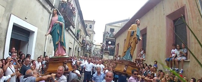 Processioni con inchino ai boss, scandalizzarsi non basta