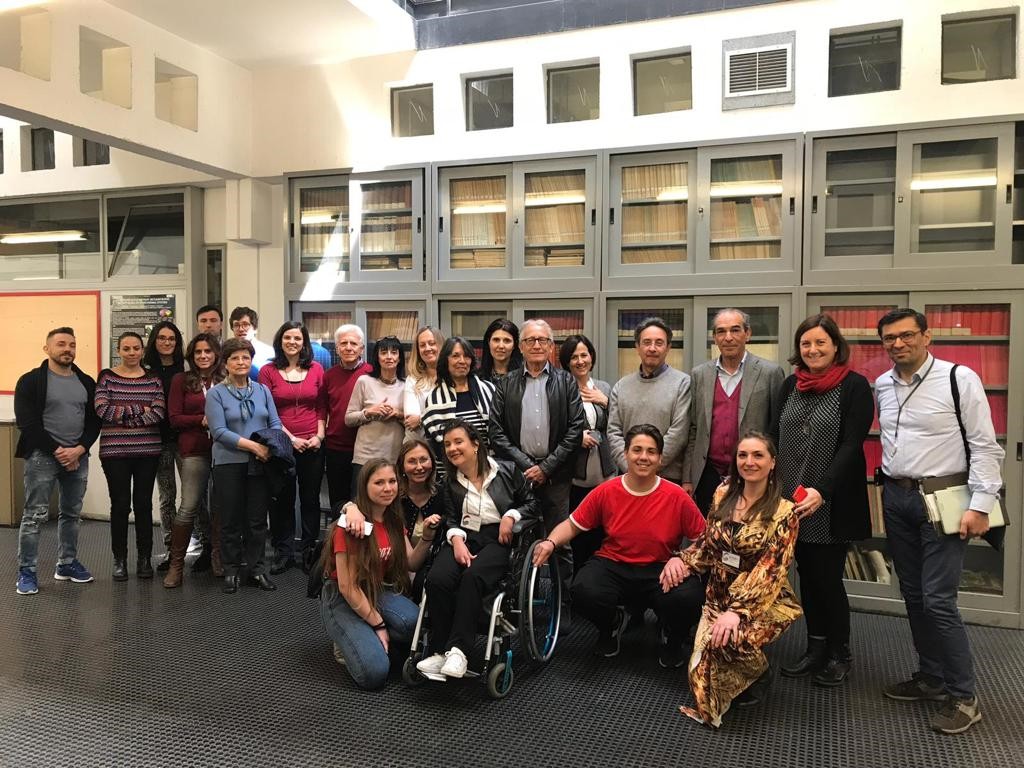 Daniele e Giulia ricevono una borsa di studio per il loro ormai prossimo percorso universitario