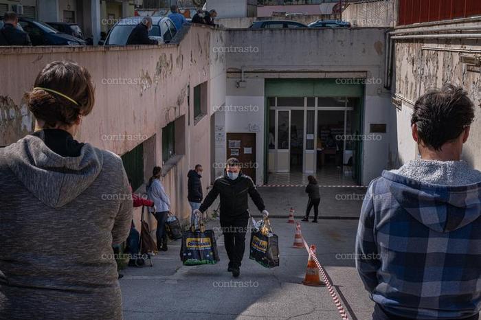 Covid19. Gli scatti del fotografo Giuseppe Gerbasi a Brancaccio durante la distribuzione di generi alimentari alle famiglie da parte del Centro Padre Nostro