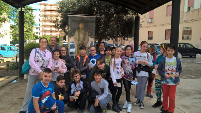 Alunni della Direzione Didattica Maneri di Palermo in visita presso la casa-museo del Beato Puglisi giorno 8 novembre 2016