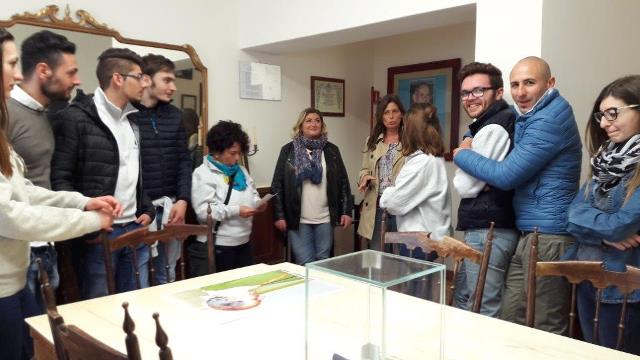 Visita del gruppo giovani 'Gemma' della parrocchia di Sant'Agata di Cronte (CT) del 7 maggio 2016