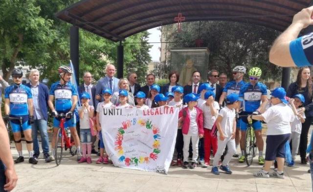 Foto di gruppo insieme agli esponenti del S.A.P. 