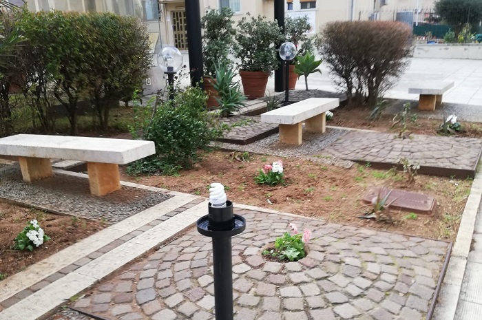Ripristinato il lampioncino rubato a piazzetta Padre Pino Puglisi