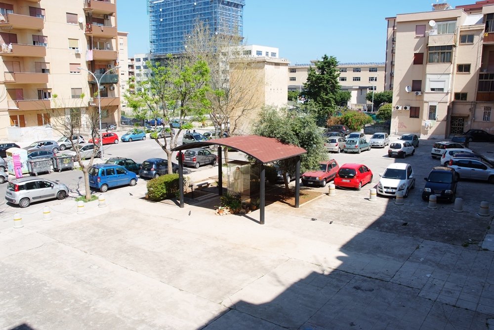 Un residente di piazzetta Beato Giuseppe Puglisi inveisce contro Maurizio Artale: hanno fatto bene ad ammazzare u parrinu