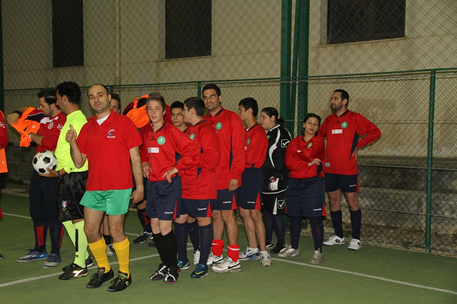 Nella foto: l'ingresso in campo degli atleti durante un torneo