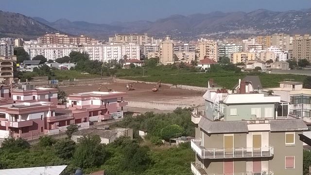 Terreno sul quel � cominciato il cantiere per la costruzione della nuova chiesa