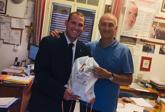 Vincenzo Siracusa, giovane autore di San Cataldo, in visita al Centro di Accoglienza Padre Nostro