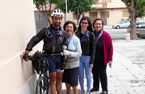 Giuseppe percorre la via Francigena di Sicilia. La sua prima tappa � la casa-museo del Beato Giuseppe Puglisi